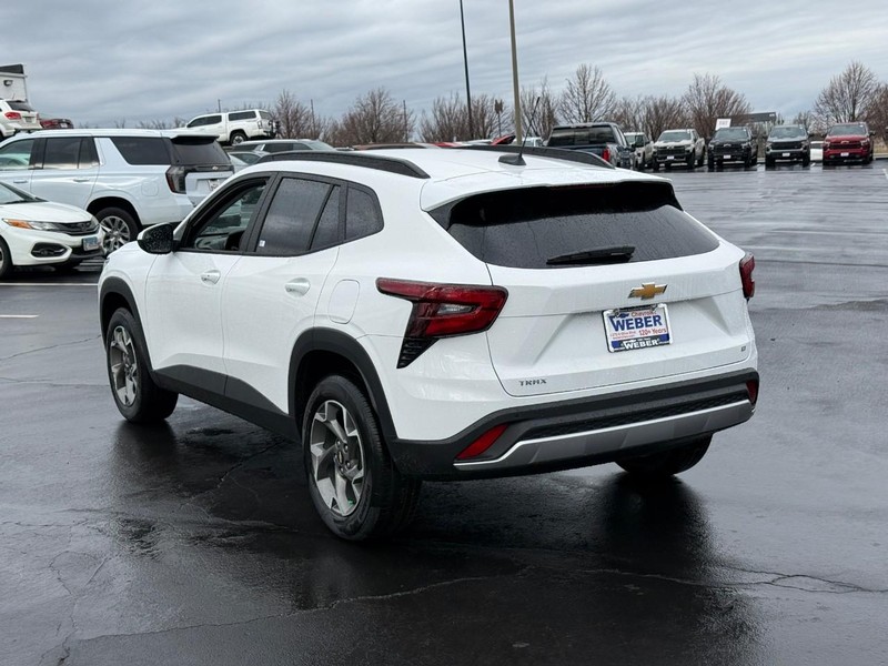 Chevrolet Trax Vehicle Full-screen Gallery Image 3
