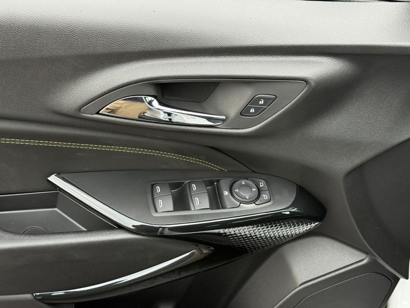 Chevrolet Trax Vehicle Full-screen Gallery Image 10