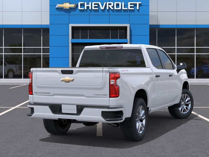 Chevrolet Silverado 1500 Vehicle Full-screen Gallery Image 4