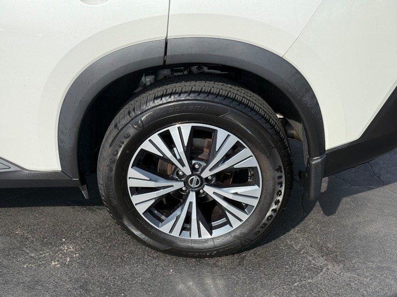 Nissan Rogue Vehicle Full-screen Gallery Image 4