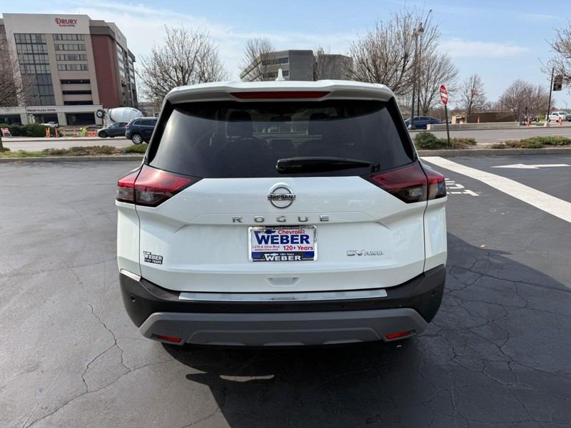 Nissan Rogue Vehicle Full-screen Gallery Image 7