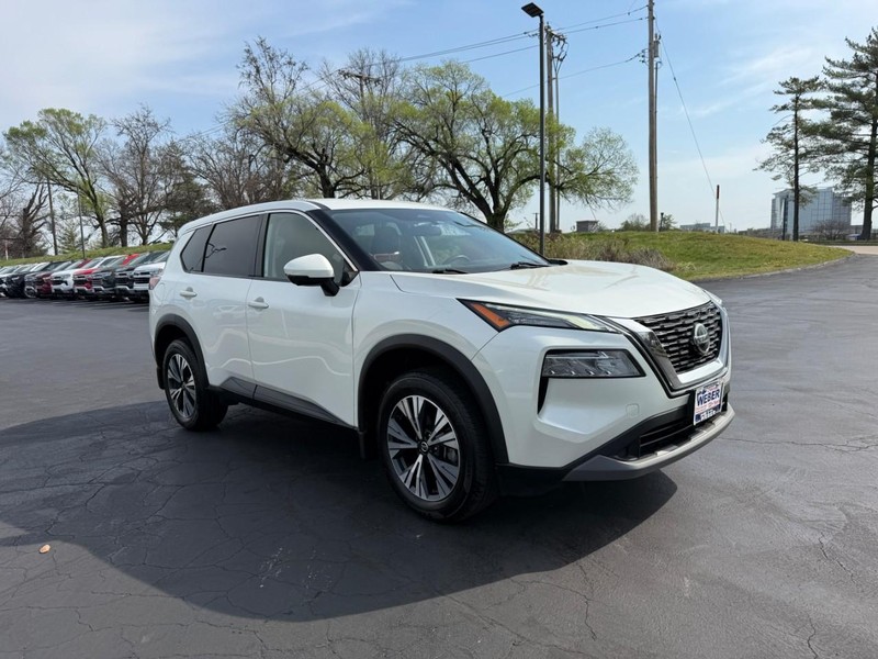 Nissan Rogue Vehicle Full-screen Gallery Image 9