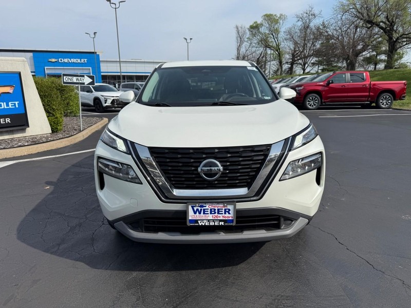 Nissan Rogue Vehicle Full-screen Gallery Image 10