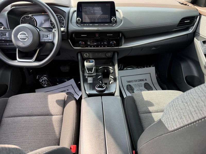 Nissan Rogue Vehicle Full-screen Gallery Image 12