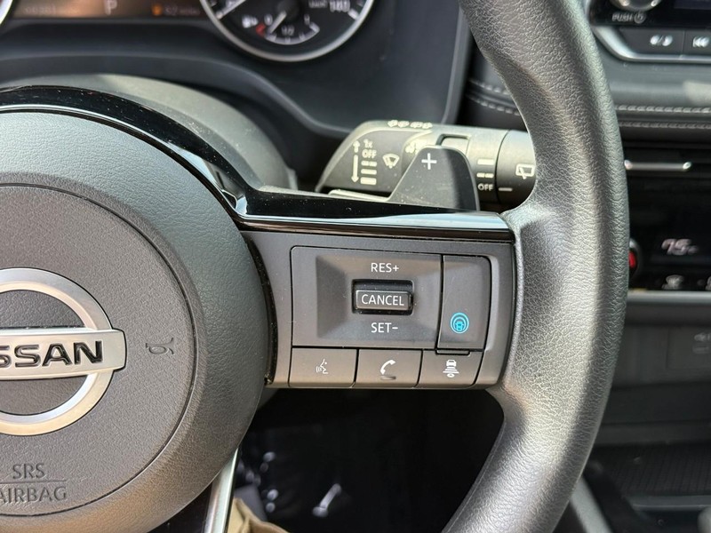 Nissan Rogue Vehicle Full-screen Gallery Image 20