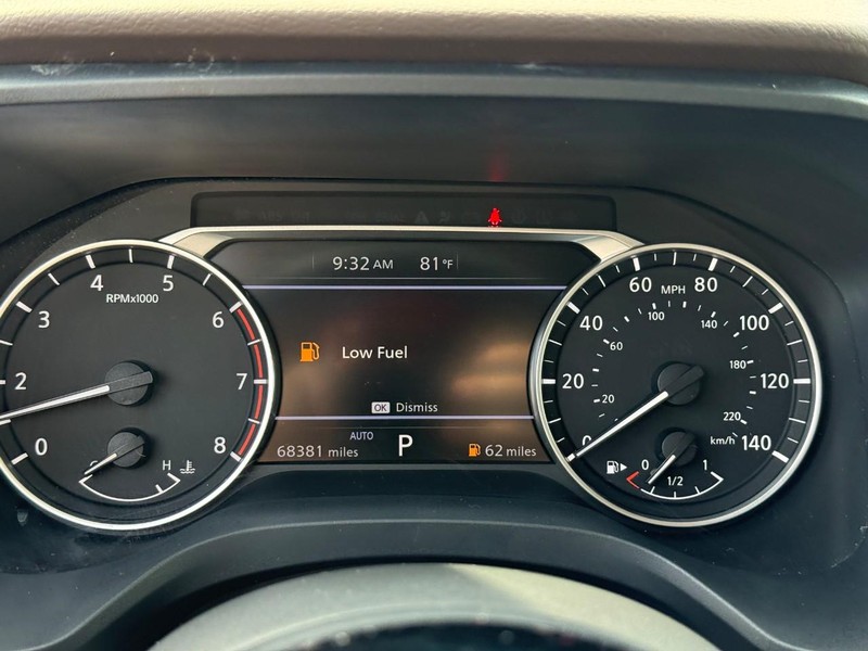 Nissan Rogue Vehicle Full-screen Gallery Image 21