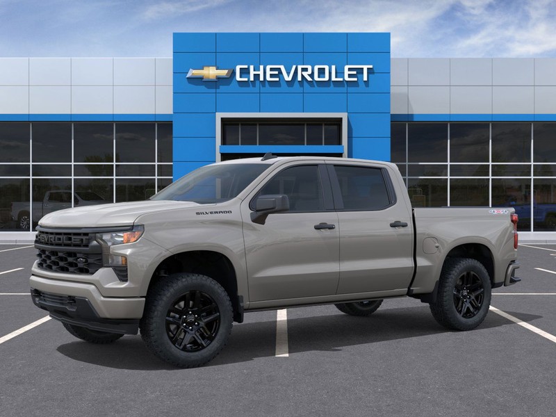 Chevrolet Silverado 1500 Vehicle Full-screen Gallery Image 2