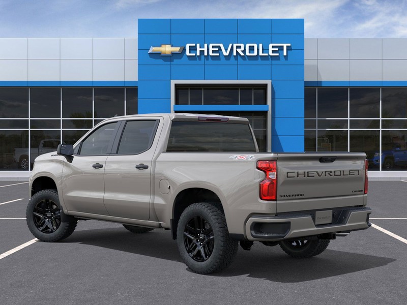 Chevrolet Silverado 1500 Vehicle Full-screen Gallery Image 3