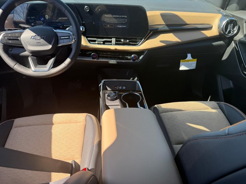 Chevrolet Equinox Vehicle Full-screen Gallery Image 6
