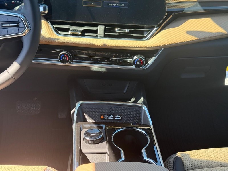 Chevrolet Equinox Vehicle Full-screen Gallery Image 9
