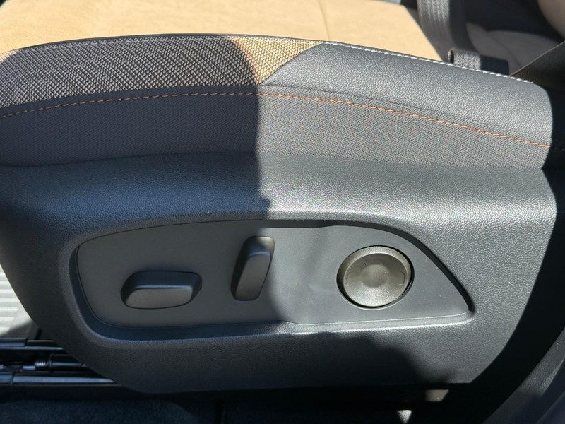Chevrolet Equinox Vehicle Full-screen Gallery Image 13