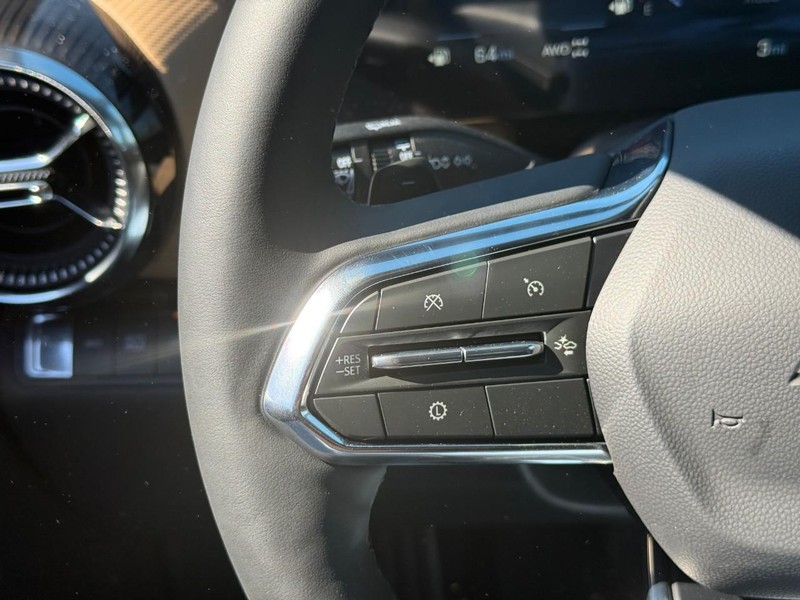 Chevrolet Equinox Vehicle Full-screen Gallery Image 14