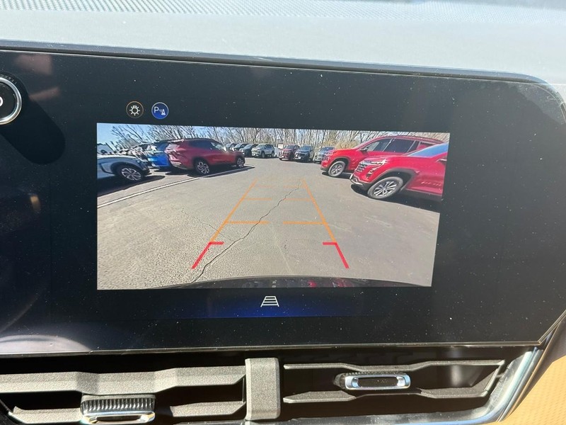 Chevrolet Equinox Vehicle Full-screen Gallery Image 17