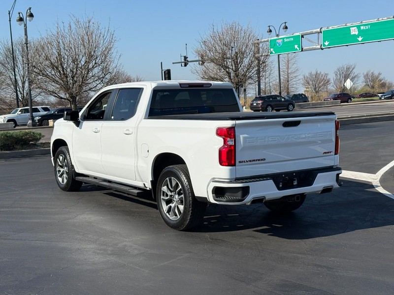 Chevrolet Silverado 1500 Vehicle Full-screen Gallery Image 3