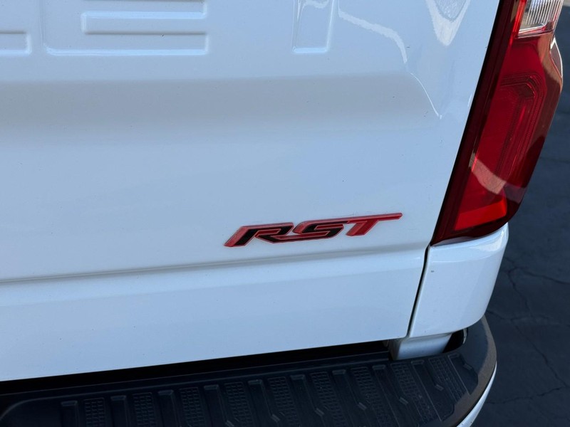 Chevrolet Silverado 1500 Vehicle Full-screen Gallery Image 5