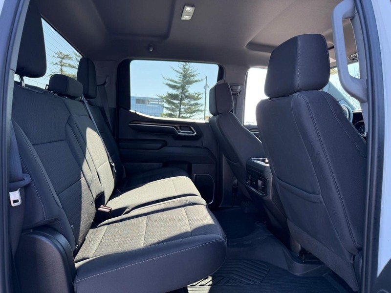 Chevrolet Silverado 1500 Vehicle Full-screen Gallery Image 11