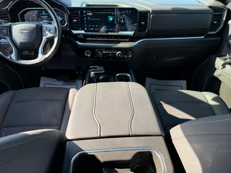 Chevrolet Silverado 1500 Vehicle Full-screen Gallery Image 12