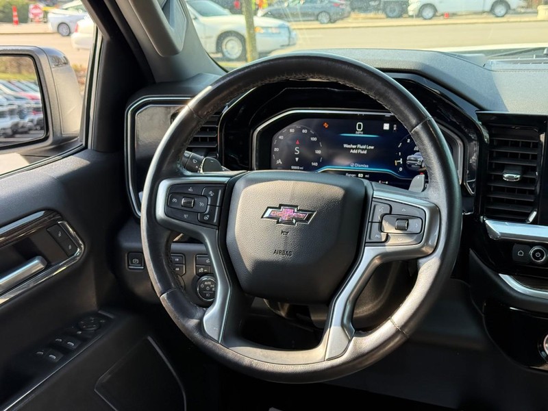 Chevrolet Silverado 1500 Vehicle Full-screen Gallery Image 13
