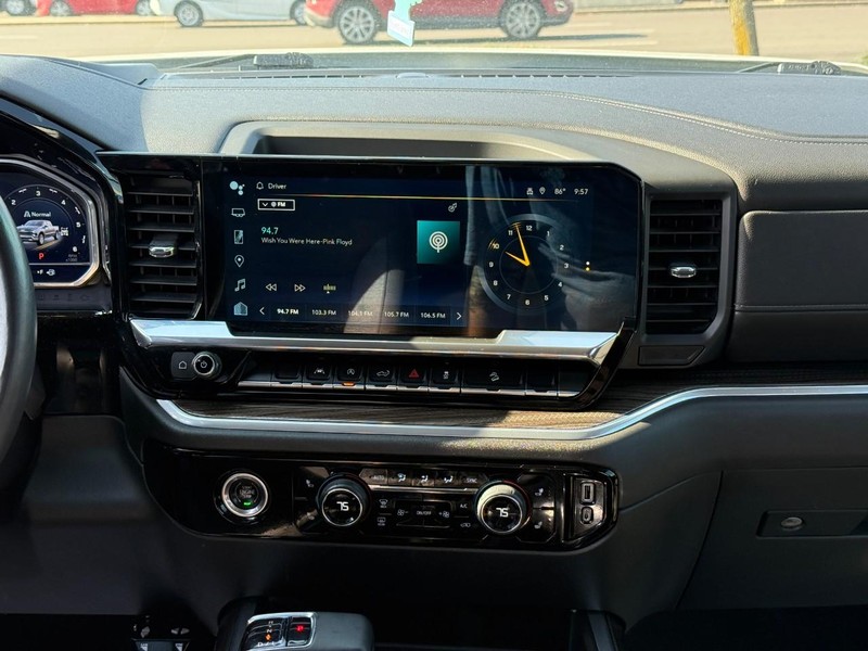 Chevrolet Silverado 1500 Vehicle Full-screen Gallery Image 14