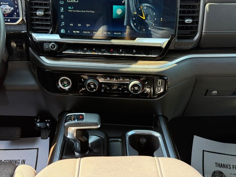 Chevrolet Silverado 1500 Vehicle Full-screen Gallery Image 15
