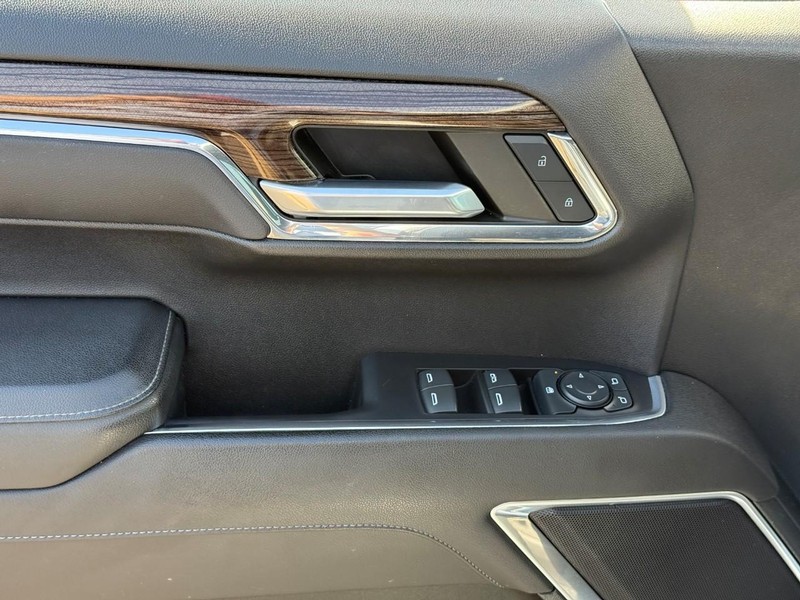 Chevrolet Silverado 1500 Vehicle Full-screen Gallery Image 16