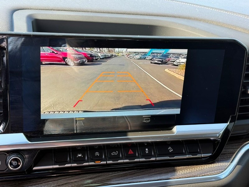 Chevrolet Silverado 1500 Vehicle Full-screen Gallery Image 24