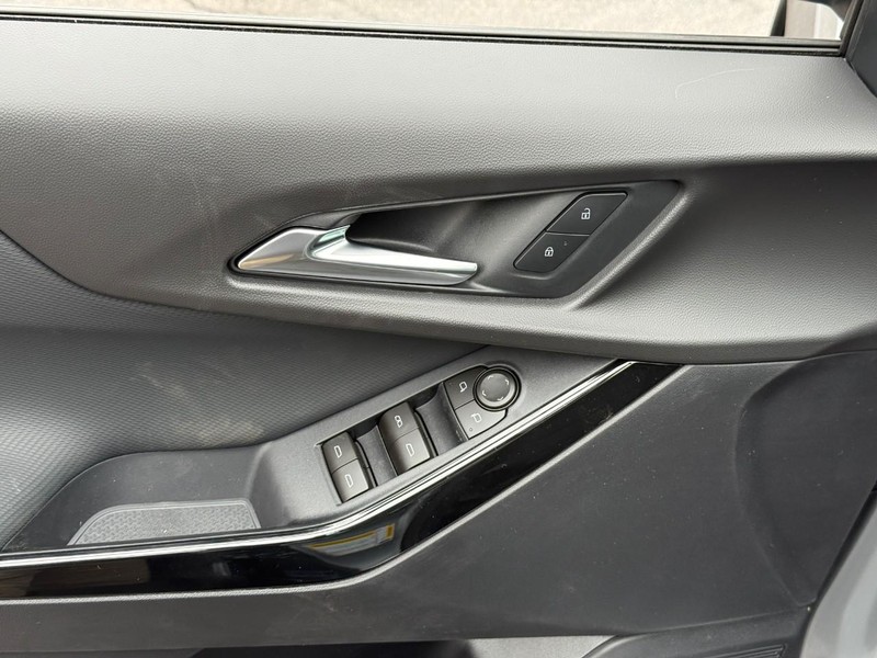 Chevrolet Equinox Vehicle Full-screen Gallery Image 10
