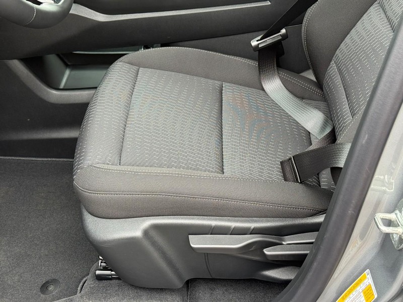 Chevrolet Equinox Vehicle Full-screen Gallery Image 11