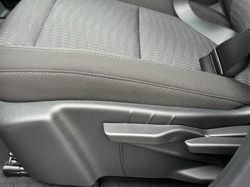 Chevrolet Equinox Vehicle Full-screen Gallery Image 12