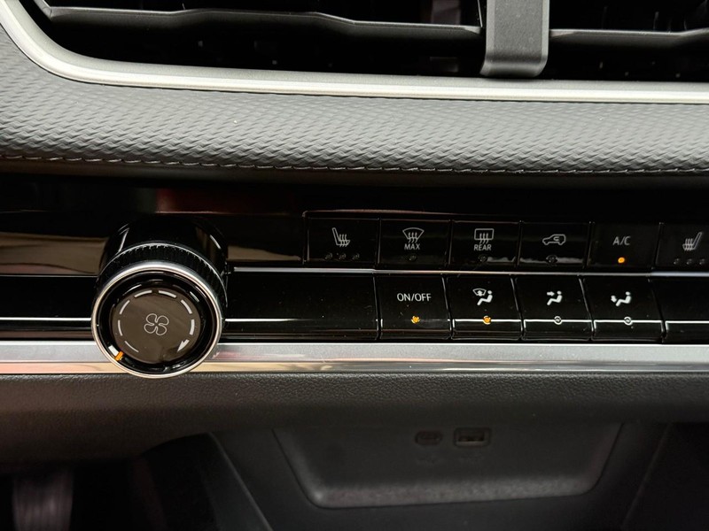 Chevrolet Equinox Vehicle Full-screen Gallery Image 15
