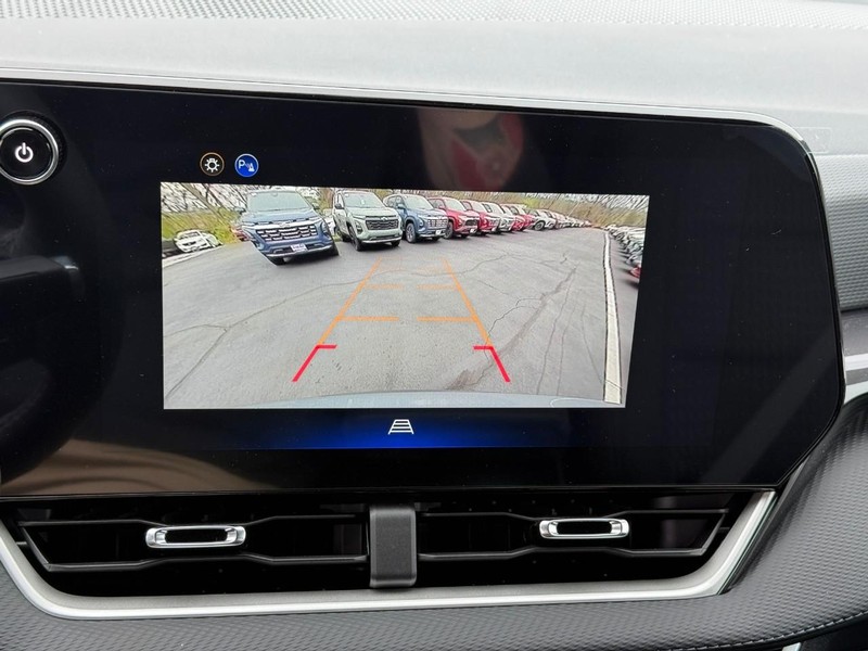 Chevrolet Equinox Vehicle Full-screen Gallery Image 16