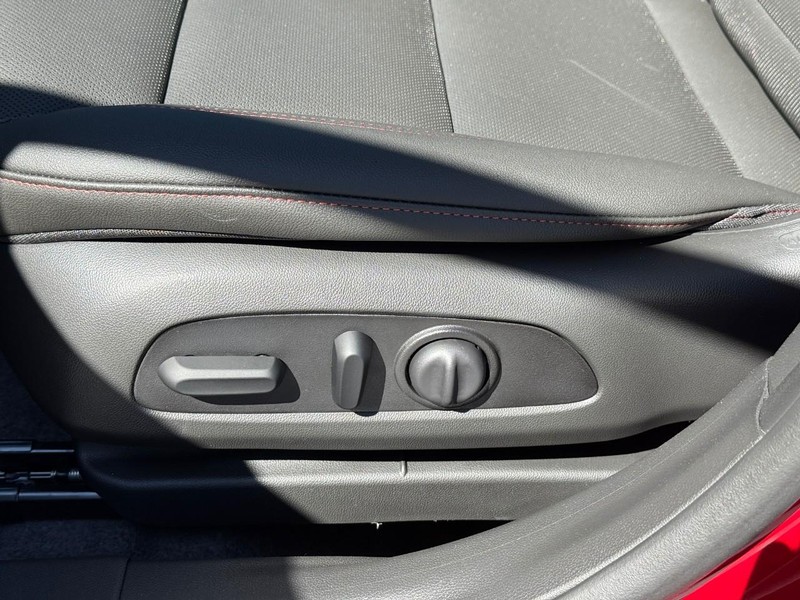 Chevrolet Trax Vehicle Full-screen Gallery Image 12