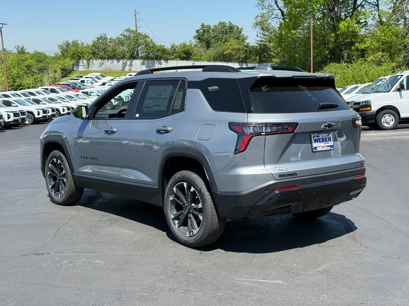 Chevrolet Equinox Vehicle Full-screen Gallery Image 3