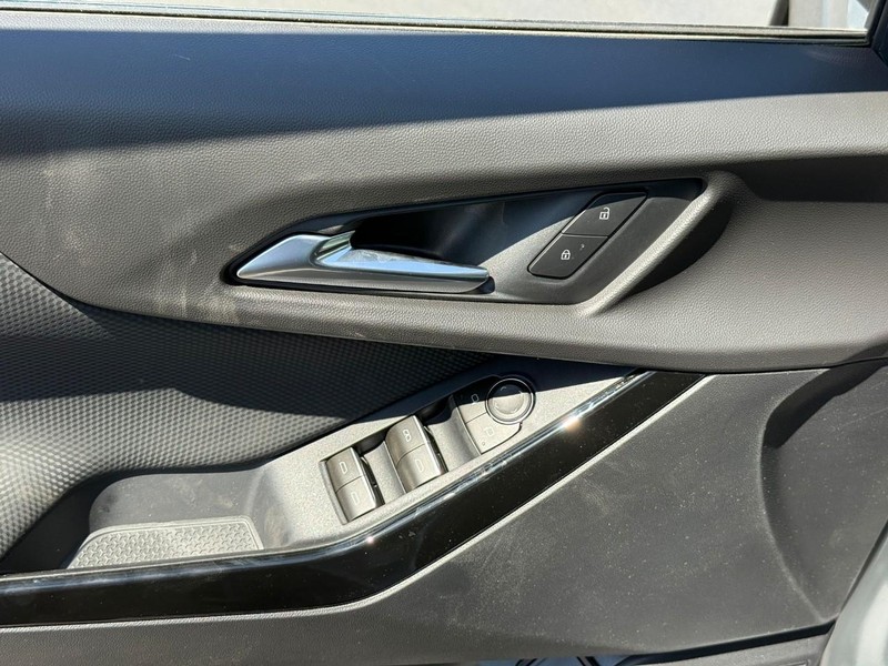 Chevrolet Equinox Vehicle Full-screen Gallery Image 9