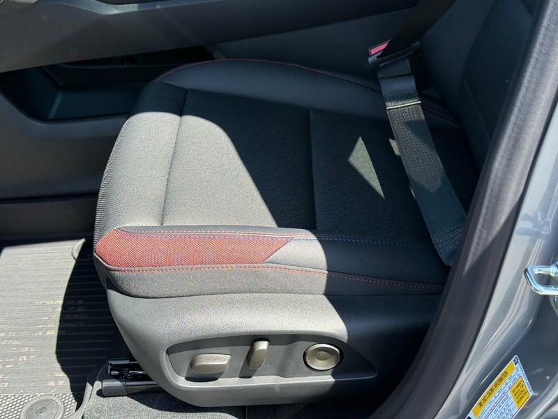 Chevrolet Equinox Vehicle Full-screen Gallery Image 10