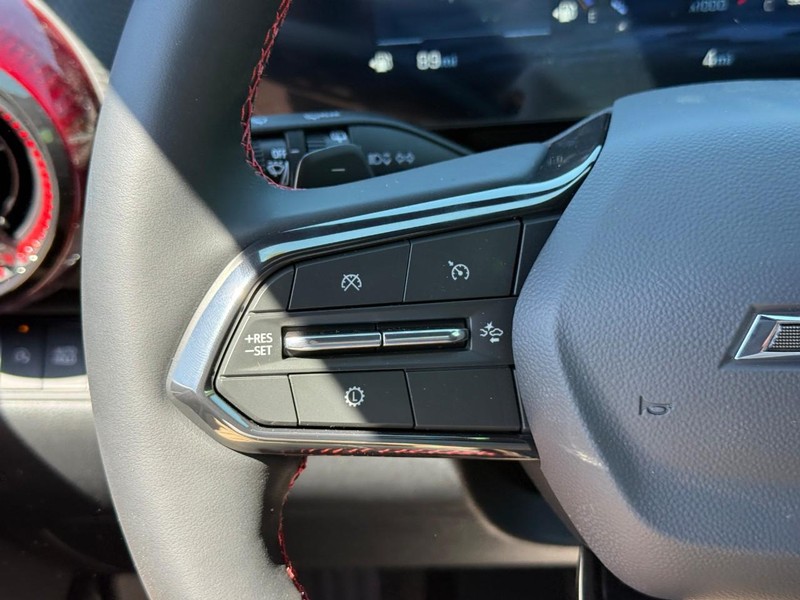 Chevrolet Equinox Vehicle Full-screen Gallery Image 12