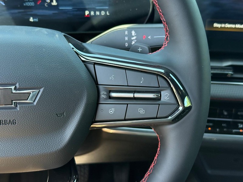 Chevrolet Equinox Vehicle Full-screen Gallery Image 13