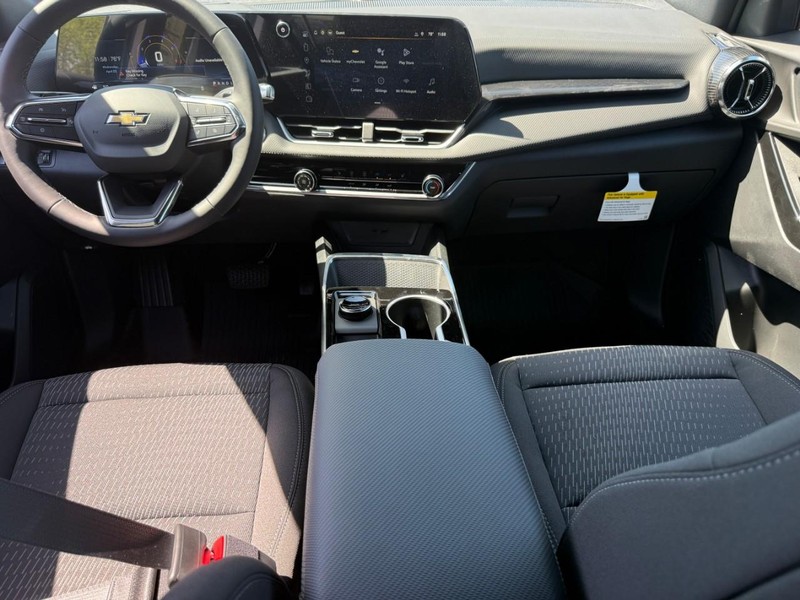 Chevrolet Equinox Vehicle Full-screen Gallery Image 6