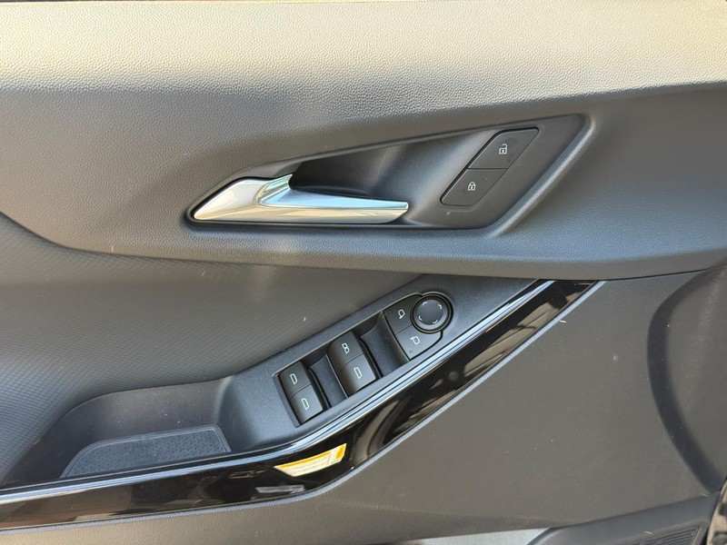Chevrolet Equinox Vehicle Full-screen Gallery Image 10