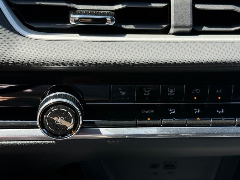 Chevrolet Equinox Vehicle Full-screen Gallery Image 14