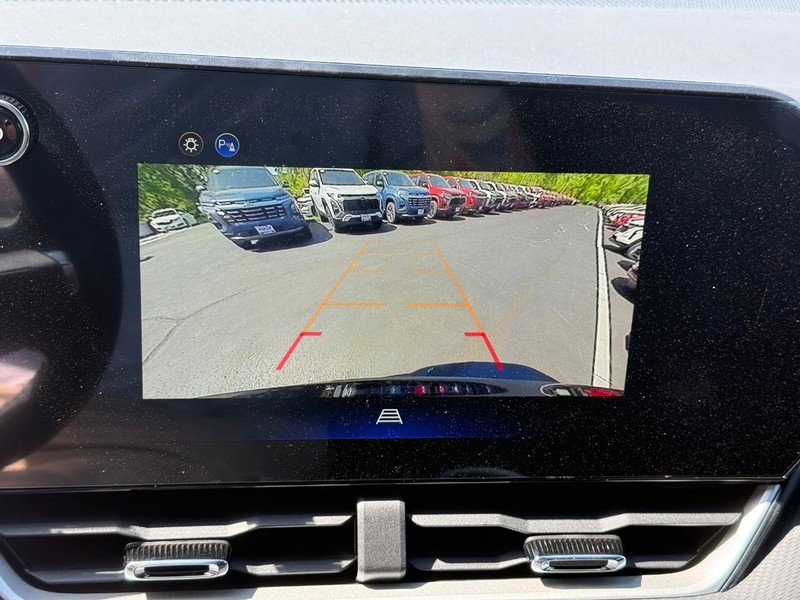 Chevrolet Equinox Vehicle Full-screen Gallery Image 15