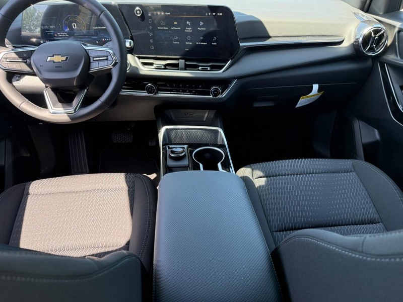 Chevrolet Equinox Vehicle Full-screen Gallery Image 6