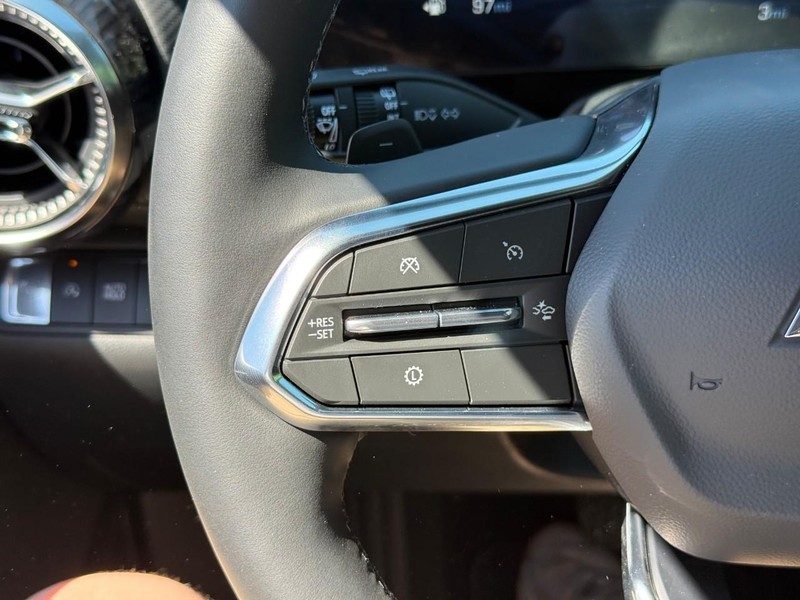 Chevrolet Equinox Vehicle Full-screen Gallery Image 12