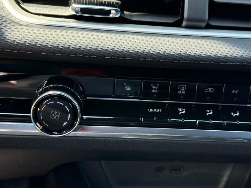 Chevrolet Equinox Vehicle Full-screen Gallery Image 14
