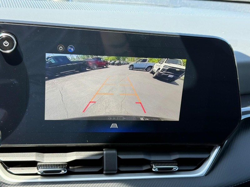 Chevrolet Equinox Vehicle Full-screen Gallery Image 15