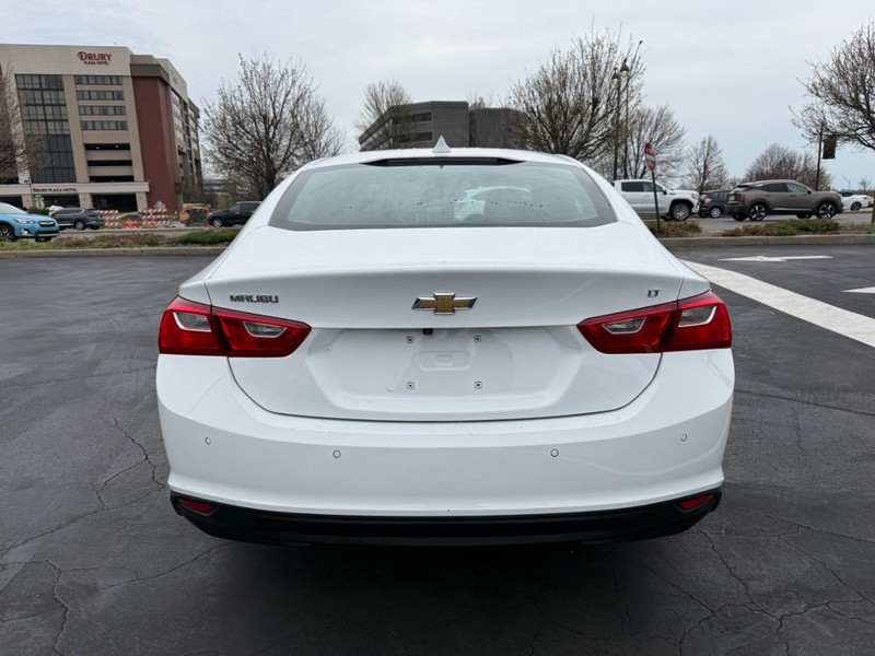 Chevrolet Malibu Vehicle Full-screen Gallery Image 6