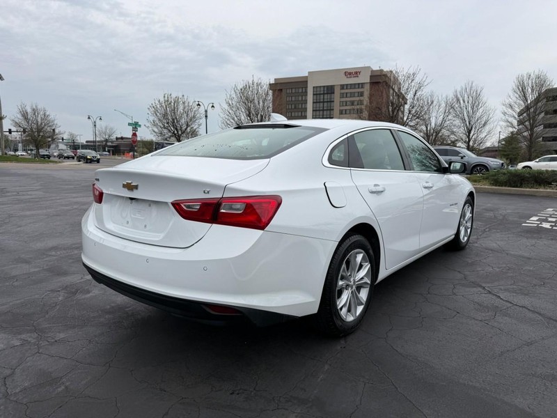Chevrolet Malibu Vehicle Full-screen Gallery Image 7