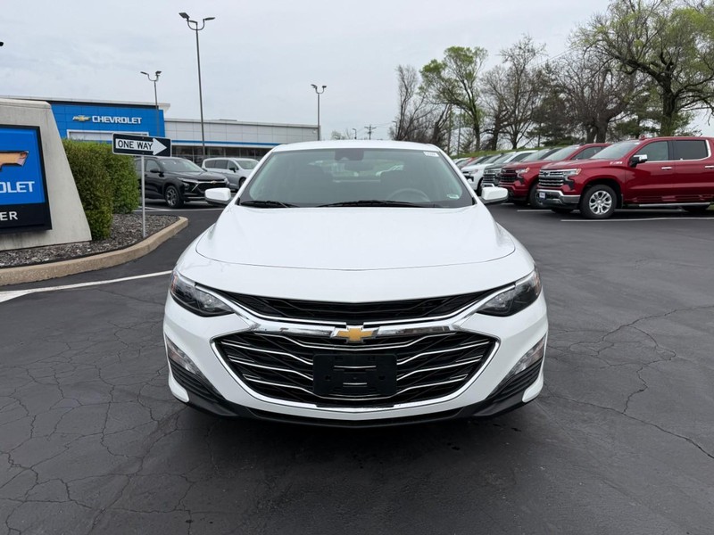 Chevrolet Malibu Vehicle Full-screen Gallery Image 9