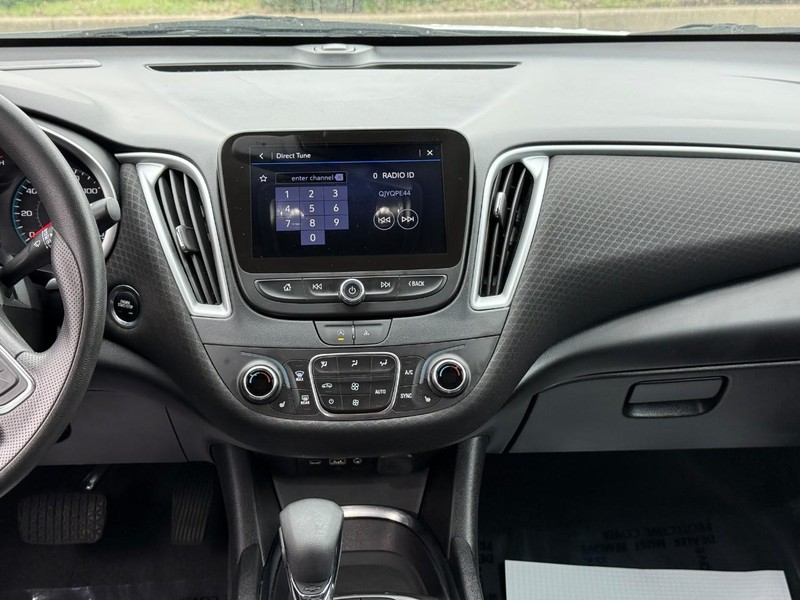 Chevrolet Malibu Vehicle Full-screen Gallery Image 13