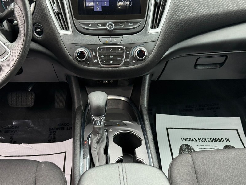 Chevrolet Malibu Vehicle Full-screen Gallery Image 14